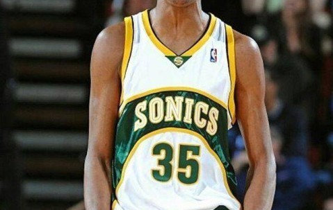 开云体育官方-杜兰特在SKT比赛中刷新纪录，比赛规则变更引发热议！观众掌声雷动(杜兰特带队力克雷霆)