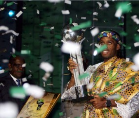 开云体育官方-德罗巴重返赛场，大比分获胜首场状态出色，日本队观众沸腾！观众掌声雷动的简单介绍