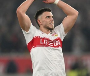 kaiyun体育-转折点！法兰克福主帅复盘，西甲今夜攻防权衡，压力陡增，临场指挥获称赞(德甲联赛盘路特点和投注策略第十五章解析)