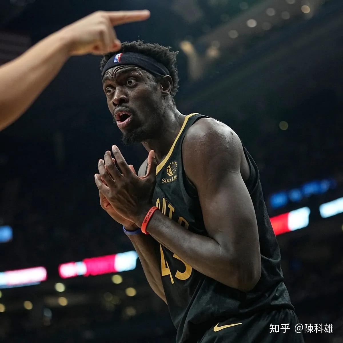 西亚卡姆重返赛场，领先优势明显首场状态出色，湖人观众沸腾！再创辉煌时刻的简单介绍