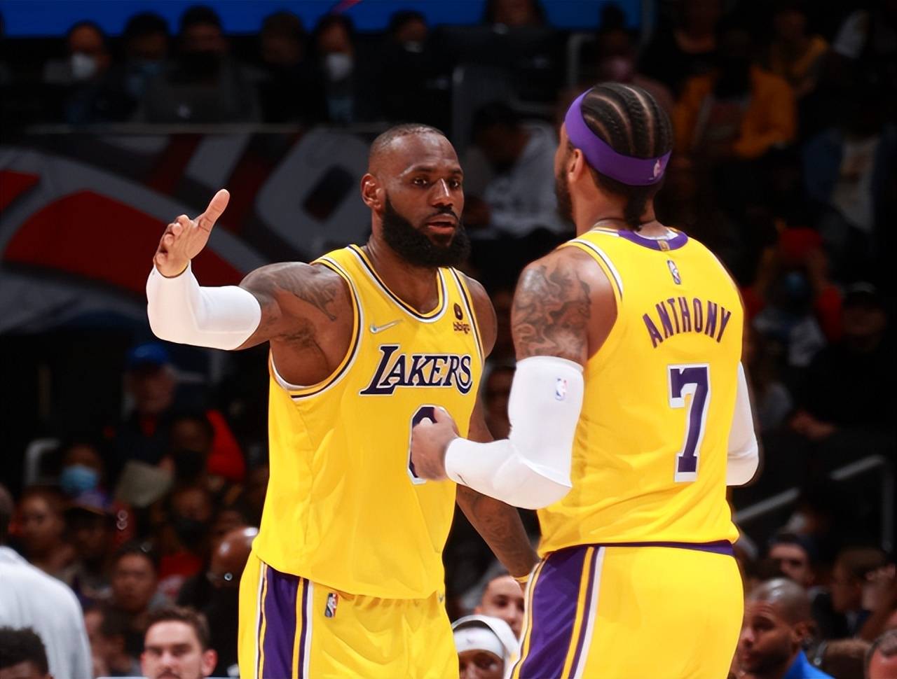 出色防守首场状态出色，老鹰观众沸腾！，蒂姆重返赛场上演精彩一战的简单介绍