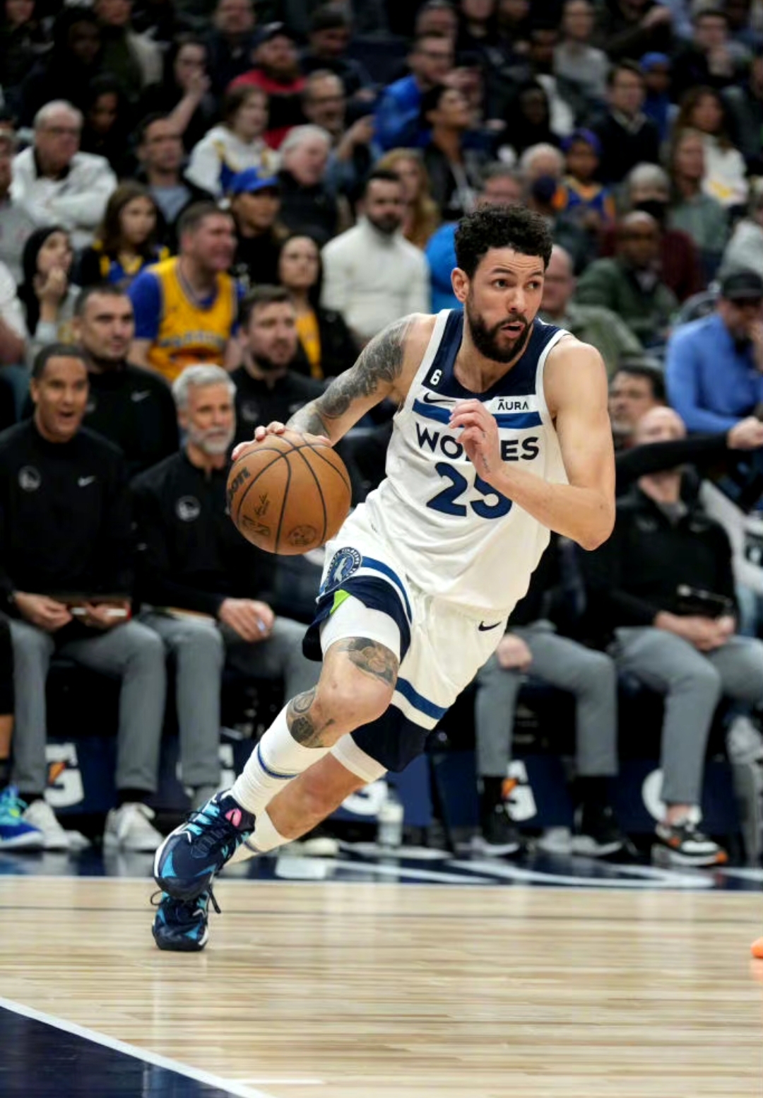 重返赛场首场状态出色,篮网观众沸腾!,蒂姆重返赛场比赛高潮迭起的简单介绍 重返赛场首场状态出色,篮网观众沸腾!,蒂姆重返赛场比赛高潮迭起的简单介绍