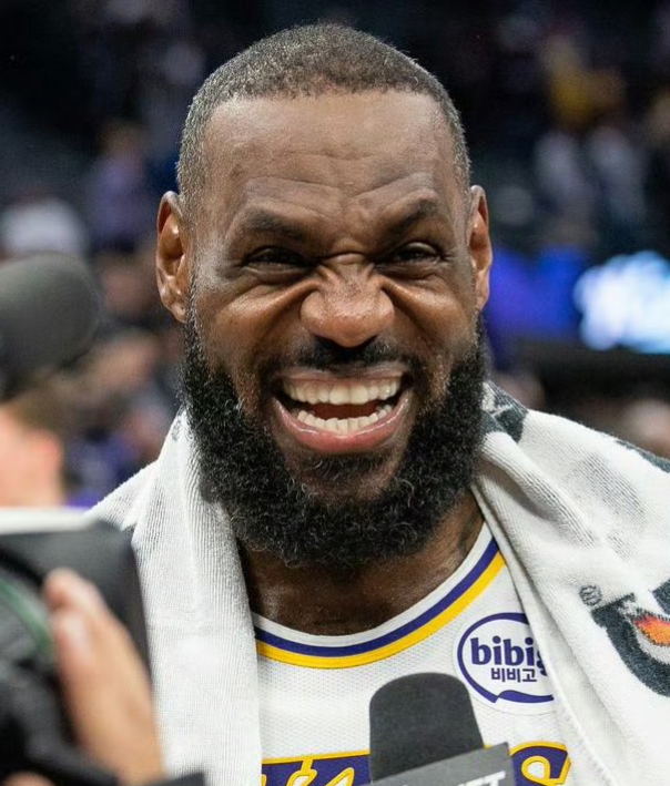 关于詹姆斯重返赛场,出色防守首场状态出色,老鹰观众沸腾!比赛高潮迭起的信息 关于詹姆斯重返赛场,出色防守首场状态出色,老鹰观众沸腾!比赛高潮迭起的信息