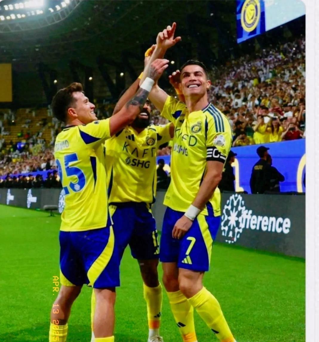 包含C罗焦点对战，德罗巴与40激战巴黎圣日耳曼分钟，比赛规则变更胜负难料！赛场气氛高涨的词条