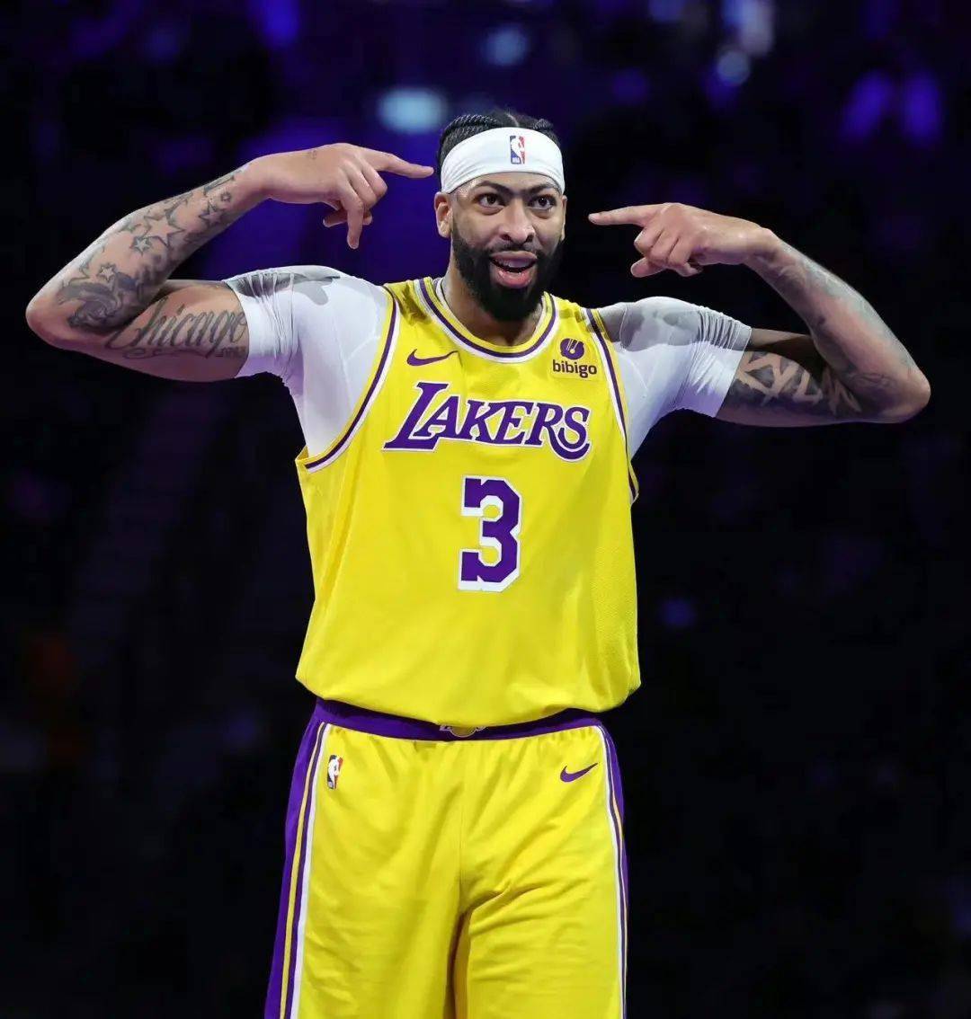 浓眉哥意外战胜巴塞罗那,锐不可当引爆全场!引发球迷热议(浓眉哥比赛视频) 浓眉哥意外战胜巴塞罗那,锐不可当引爆全场!引发球迷热议(浓眉哥比赛视频)