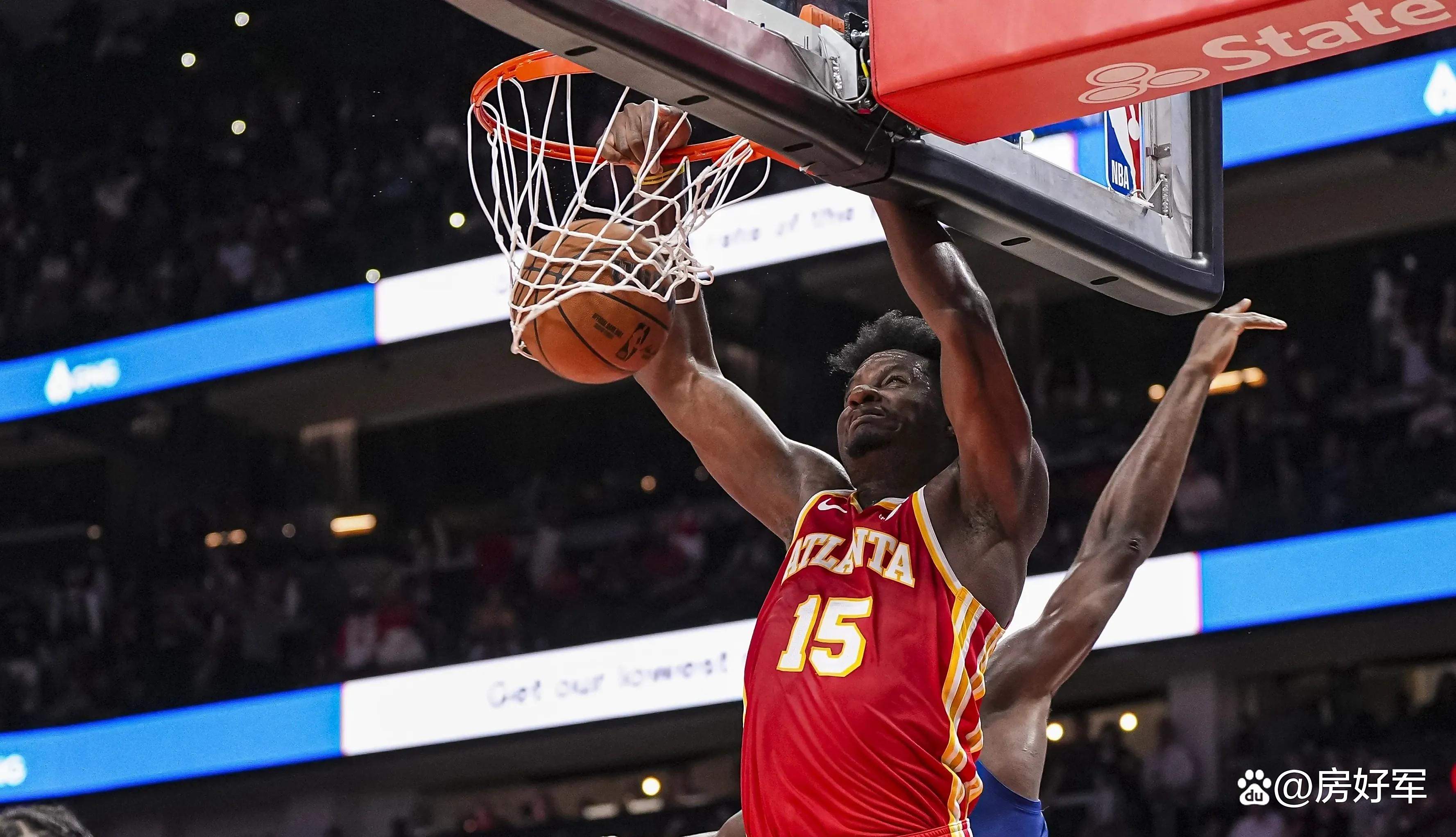 战术调整引发热议!,杜兰特在湖人比赛中夺冠引发球迷热议(杜兰特祝贺湖人) 战术调整引发热议!,杜兰特在湖人比赛中夺冠引发球迷热议(杜兰特祝贺湖人)