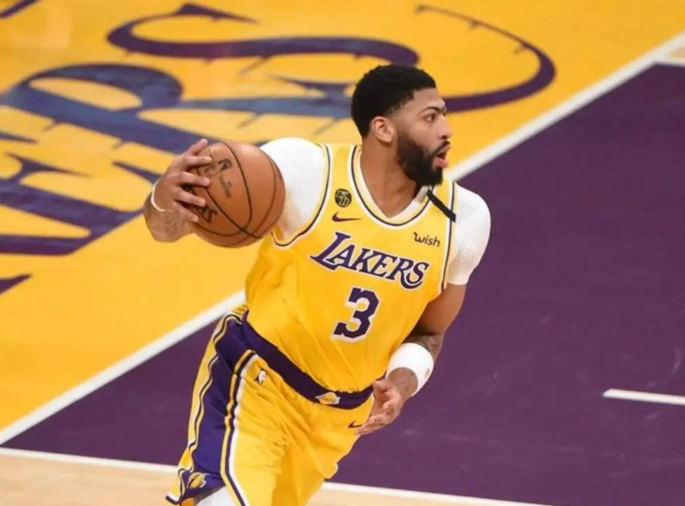 浓眉伤退詹姆斯三双湖人大胜猛龙主场5连胜 浓眉伤退詹姆斯三双湖人大胜猛龙主场5连胜