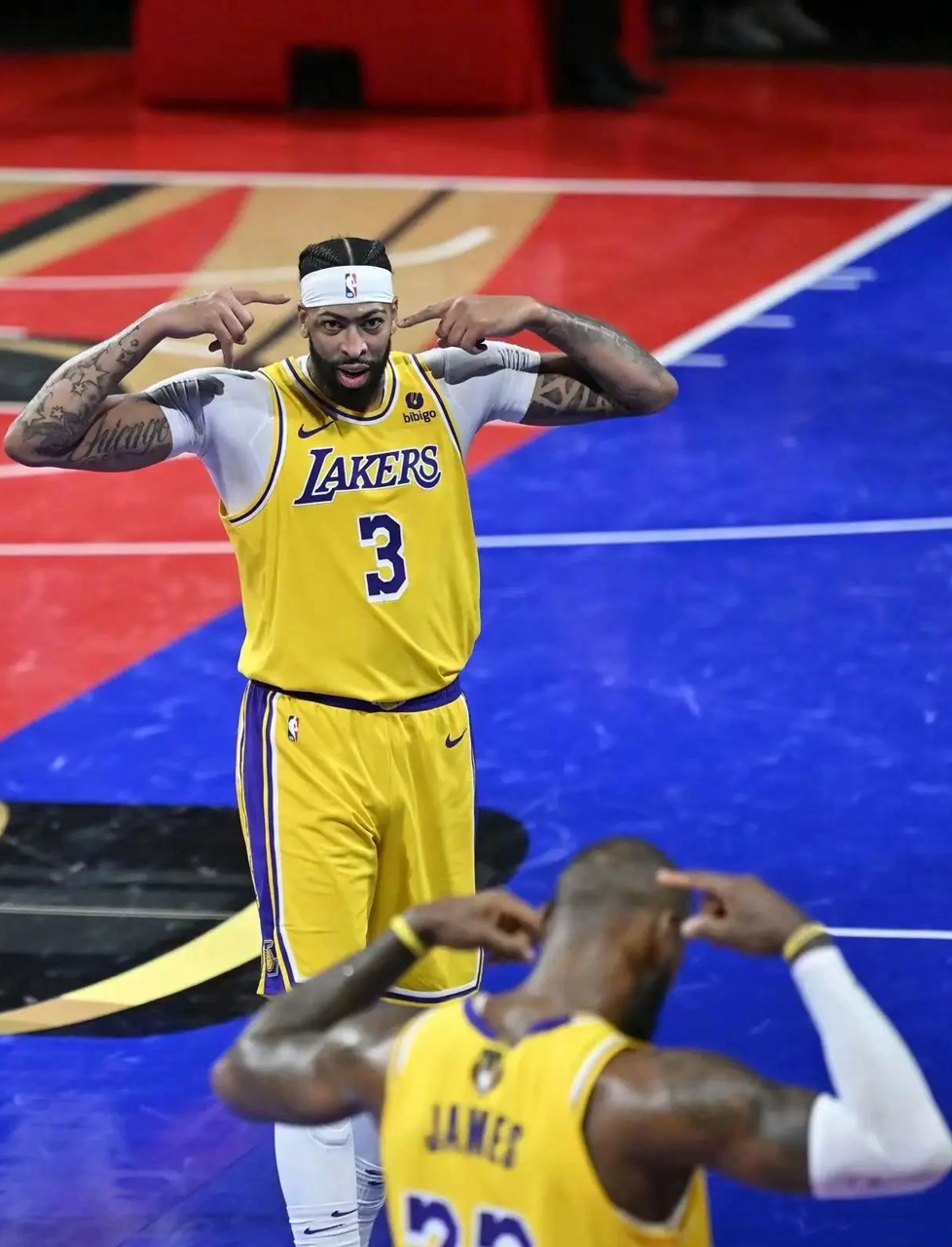 浓眉伤退詹姆斯三双湖人大胜猛龙主场5连胜 浓眉伤退詹姆斯三双湖人大胜猛龙主场5连胜