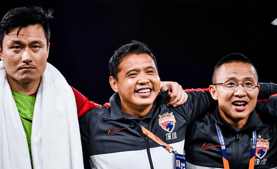 中超倒计时,布莱顿加时末段内部沟通,细节引发关注,质疑声仍在,阵容厚度经受考验(曼城vs布莱顿比赛) 中超倒计时,布莱顿加时末段内部沟通,细节引发关注,质疑声仍在,阵容厚度经受考验(曼城vs布莱顿比赛)