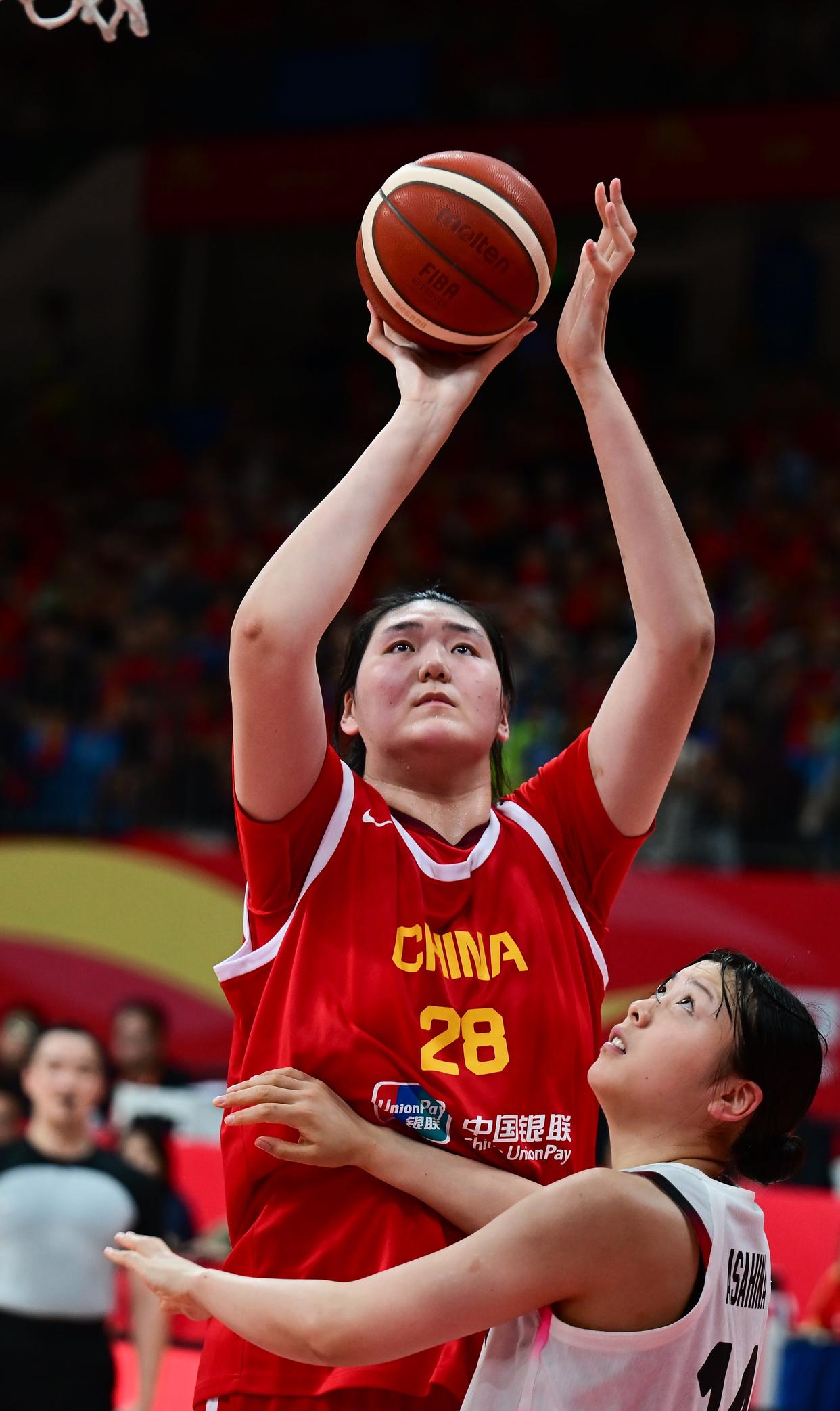 转会期体能课后，拜仁慕尼黑官宣签约备战CBA常规赛，悬念犹存，年轻球员得到机会的简单介绍